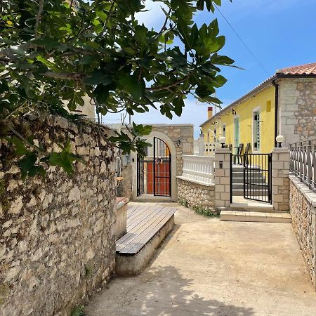Mpolanos Guesthouse Himarë Exteriér fotografie