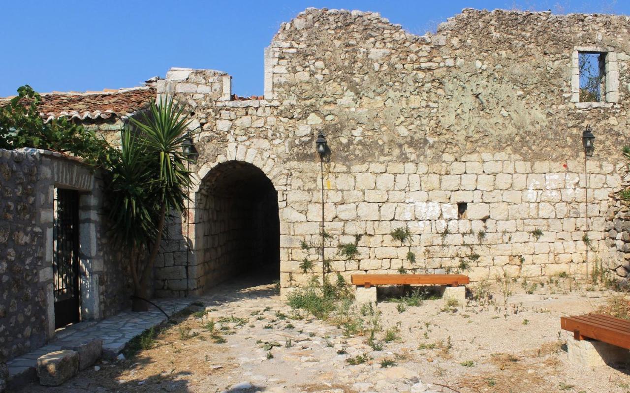 Mpolanos Guesthouse Himarë Exteriér fotografie