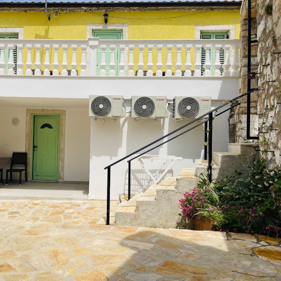 Mpolanos Guesthouse Himarë Exteriér fotografie