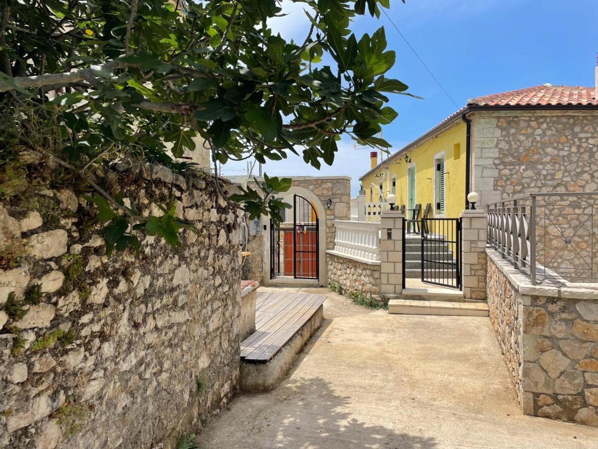 Mpolanos Guesthouse Himarë Exteriér fotografie